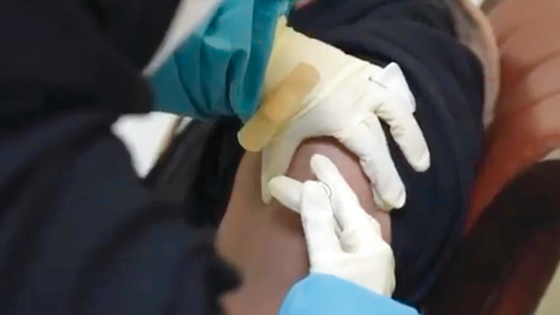 جميع اللقاحات خضعت لاختبارات سلامة مشددة قبل الموافقة على استخدامها.   تصوير: إريك أرازاس