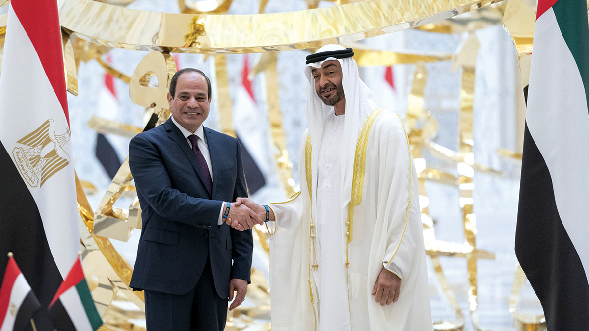 محمد بن زايد خلال لقاء سابق مع السيسي.   أرشيفية