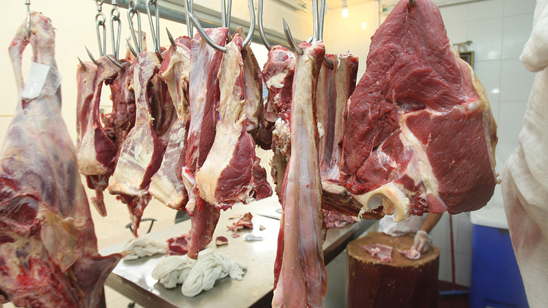 الارتفاعات المرتقبة تشمل أسعار توريد الطلبيات الجديدة من اللحوم.   تصوير: أسامة أبوغانم