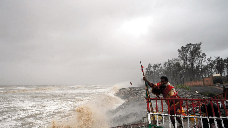 مناطق ساحلية شهدت رياحاً وصلت سرعتها إلى 155 كلم في الساعة وأمطاراً غزيرة.    أ.ف.ب