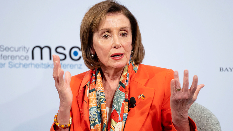 بيلوسي: تتسبب أزمة عنف السلاح في معاناة وألم لا يمكن تصوره.  أ.ب