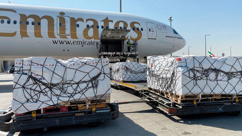 طائرة شحن المساعدات غادرت مطار دبي الدولي متوجهة إلى العاصمة دكا.   من المصدر