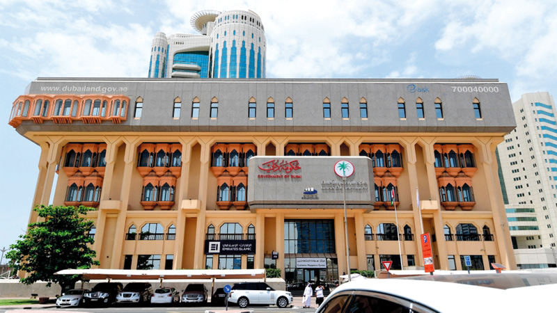 «أراضي دبي» شددت على عدم تجاوز المدة القانونية.    أرشيفية