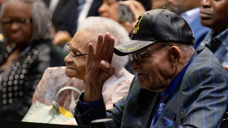 الناجون من مذبحة تولسا يطالبون بردّ الاعتبار والتعويض.  رويترز