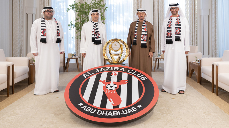 محمد بن زايد خلال استقبال منصور بن زايد، ومحمد بن حمدان، وسلطان الجابر أمس. وام