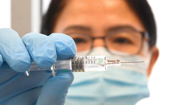 الدولة وفرت غالبية اللقاحات المعتمدة عالمياً للتطعيم ضد فيروس «كوفيد-19». أرشيفية