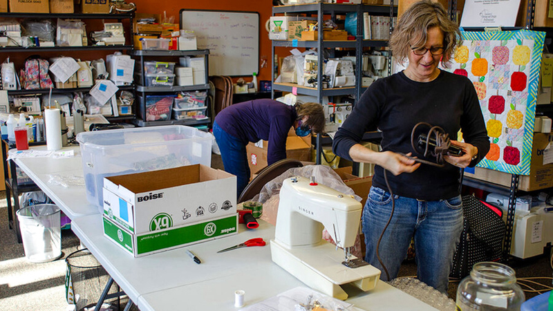 مؤسسة مشروع «ماكينة خياطة» مارغريت جانكوفسكي.  من المصدر