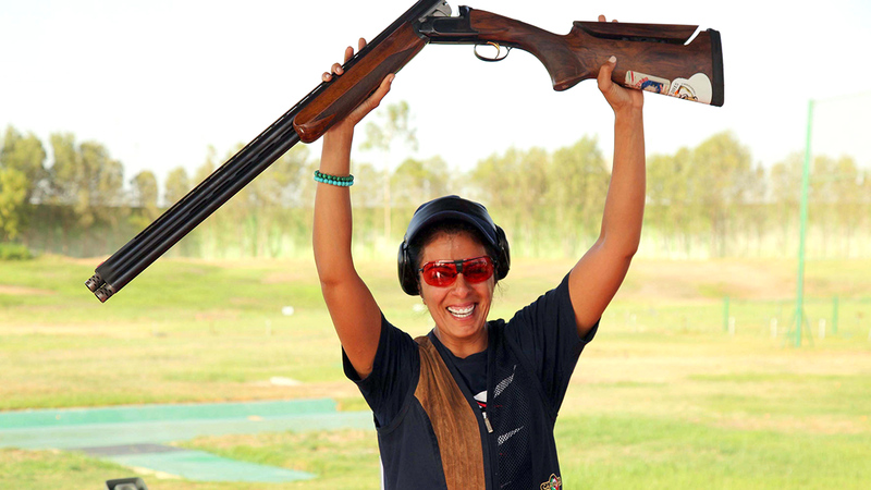 فاطمة محمد تحتفل بعد الفوز بميدالية في البطولة العربية.  من المصدر