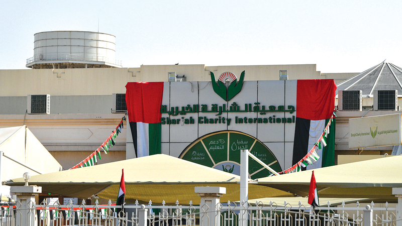 الجمعية قدَّمت دعمها الخيري لأكثر من 100 طالب علم.   الإمارات اليوم