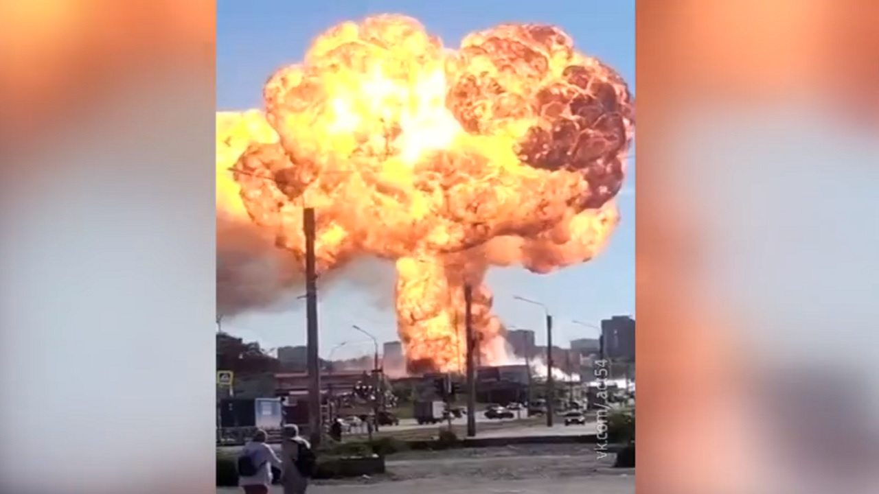 Взрыв на левом берегу. Взрыв АГЗС В Новосибирске. Взрыв в Новосибирске 14 июня 2021. Взрыв бензоколонки в Новосибирске.