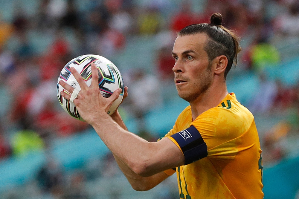 لاعب ريال مدريد غاريث بيل لا يزال يحظى بثقة مدرب المنتخب الويلزي ويلعب أساسياً رغم إخفاقاته في الموسم الحالي.
أ.ف.ب