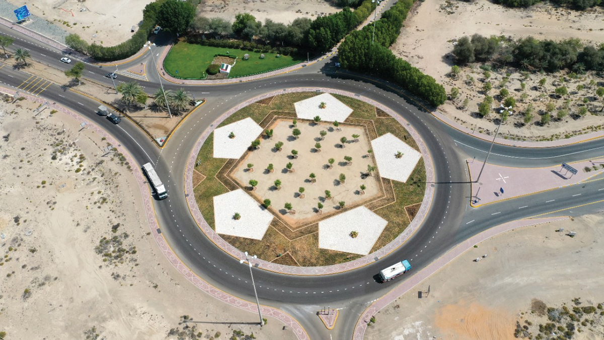 أعمال التجميل شملت أصولاً زراعية ومواد صلبة.  من المصدر