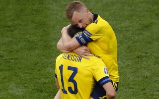 السويد تهزم سلوفاكيا وتقترب من ثمن النهائي
