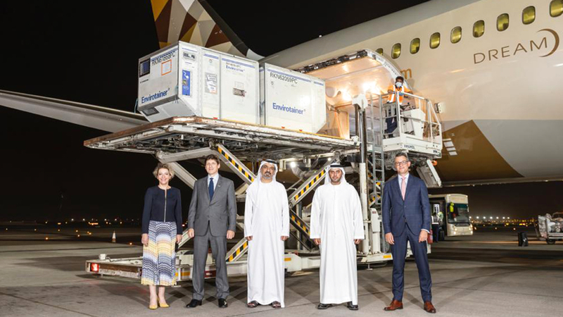 خلال استقبال أول شحنة من دواء «كورونا» الجديد.  من المصدر