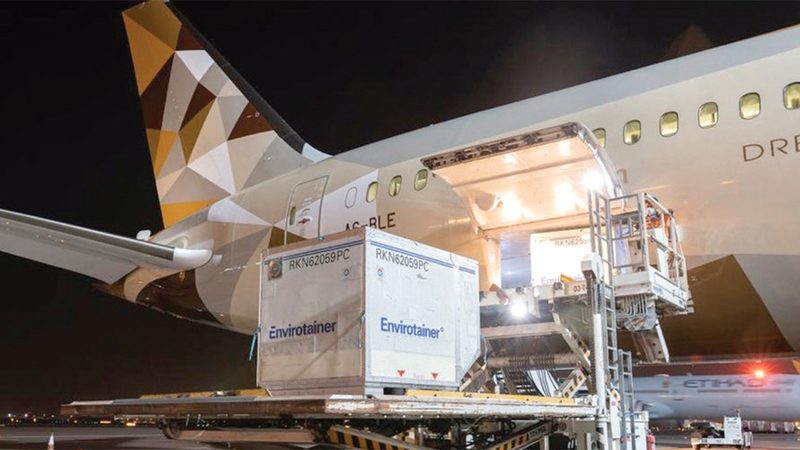 شحنة الدواء الجديد لدى وصولها إلى الدولة.  من المصدر