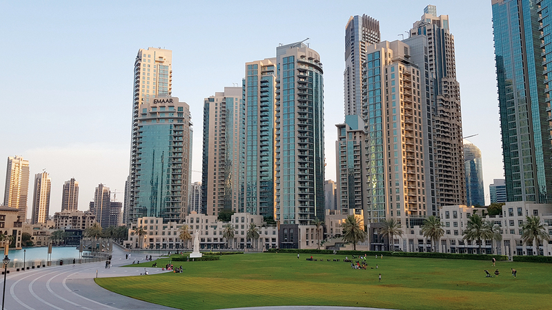 عقاريون أكدوا أن هناك فرصاً ممتازة للمستثمرين في دبي حالياً نظراً إلى اعتدال أسعار البيع والتسهيلات المطروحة.   أرشيفية