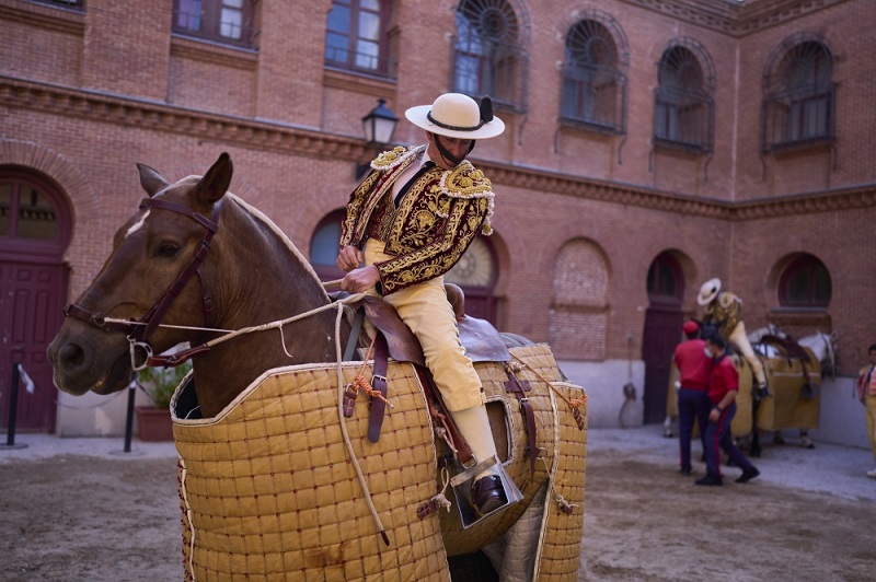 وحددت السلطات الإقليمية نسبة الحضور بـ40 % من قدرة استيعاب الحلبة، في أول مصارعة ثيران في مدريد منذ أكثر من عام، ما يعني أنه يمكن لما يصل إلى 6000 مشجع الحضور