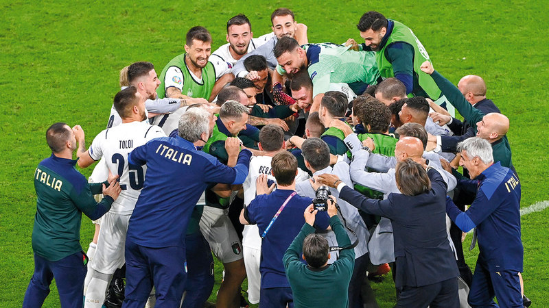 نجوم إيطاليا متحفزون للفوز باللقب الأوروبي.   أ.ب