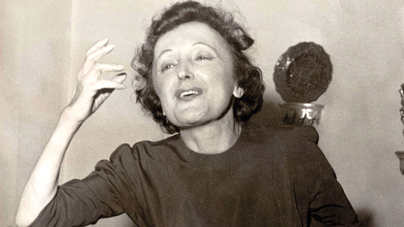 النجمة الفرنسية الراحلة إديث بياف.  أرشيفية