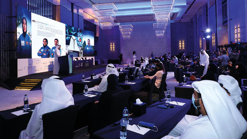 اختيار رواد الفضاء يتمّ بناء على نوع المهمة والخبرات التي يتمتعون بها.  من المصدر