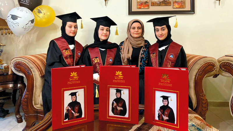 الشقيقات التوأم حصلن على معدل موحد في الثانوية العامة بنسبة   .%98.5 من المصدر