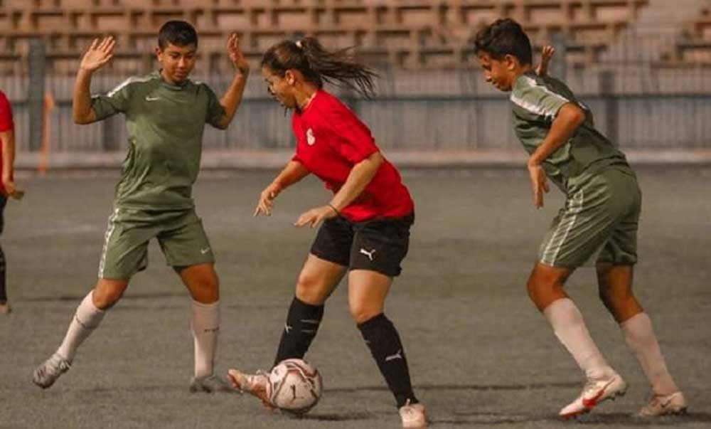 صورة منتخب مصر للسيدات يثير الجدل باللعب أمام الرجال – رياضة – عربية ودولية
