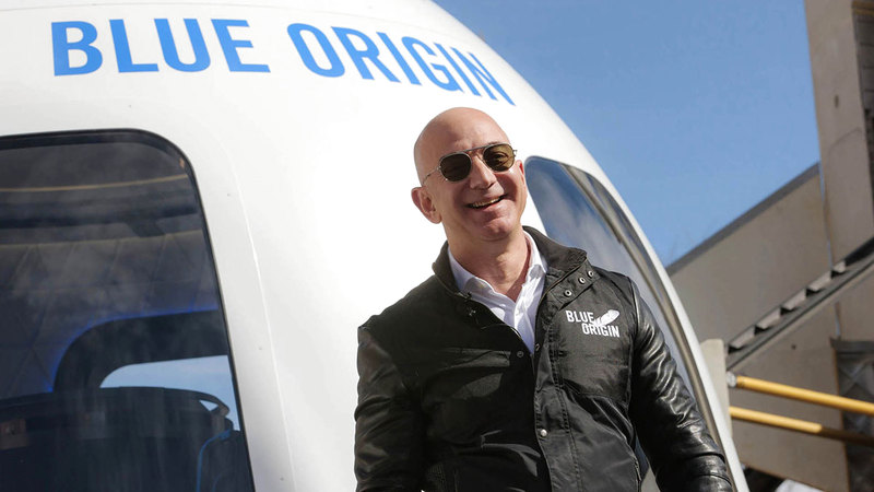 جيف بيزوس: «أحلم منذ كان عمري خمس سنوات بالسفر إلى الفضاء».