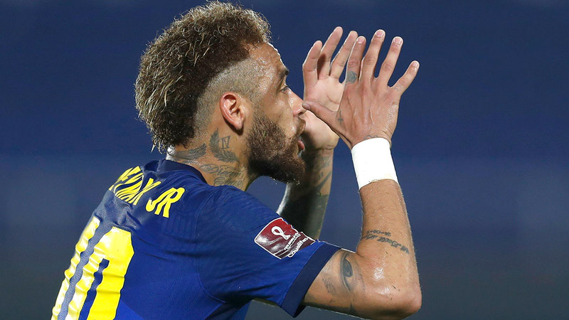 نيمار راغب بشدة في الفوز على ميسي.  أ.ب