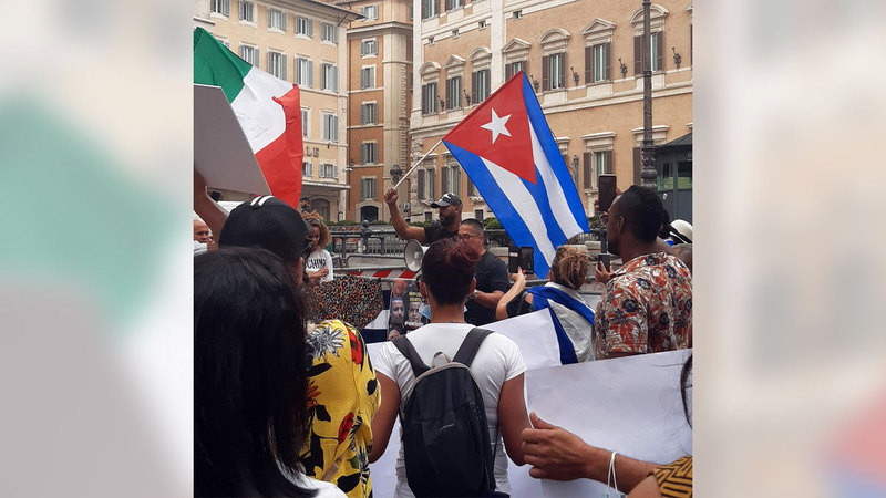 المتظاهرون الكوبيون قرروا أنه حان الآن زمن التغيير في بلدهم.   إي.بي.إيه