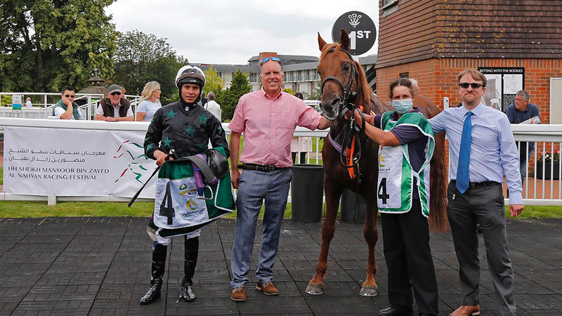 من تتويج الخيل الفائز في كأس الوثبة.   من المصدر