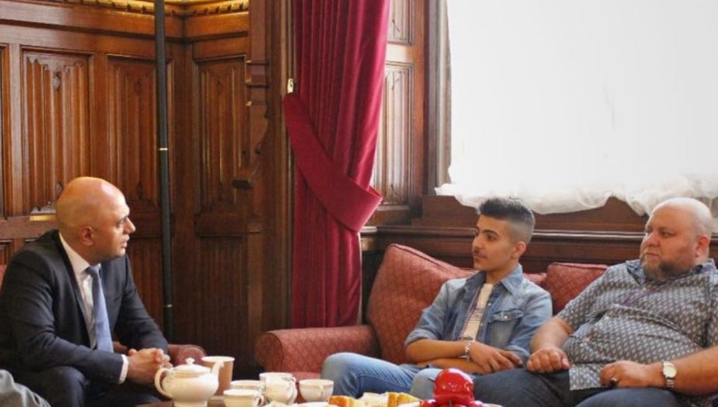 ساجد جاويد اعاد نشر على "تويتر" صور استقبالة للطالب جمال حجازي