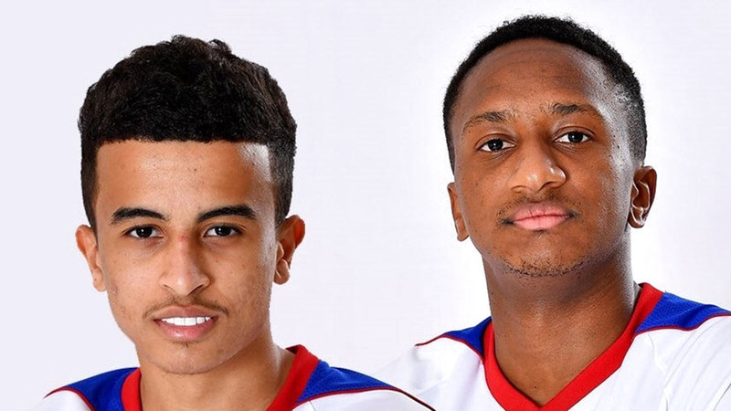 لاعبا الشارقة أحمد سرور وعبدالرحمن جمعة.