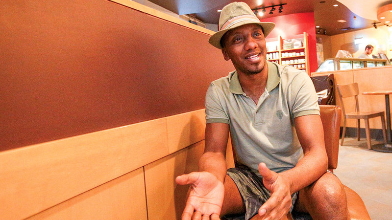 لاعب الأهلي والمنتخب الوطني السابق فيصل خليل. من المصدر