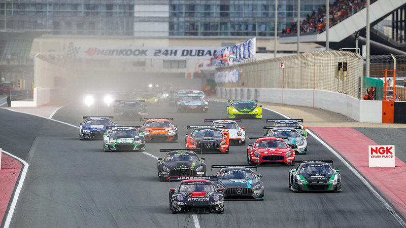 سباق هانكوك 24 ساعة العالمي للسيارات أقيم في دبي أوتودروم بمشاركة 500 سائق.   من المصدر