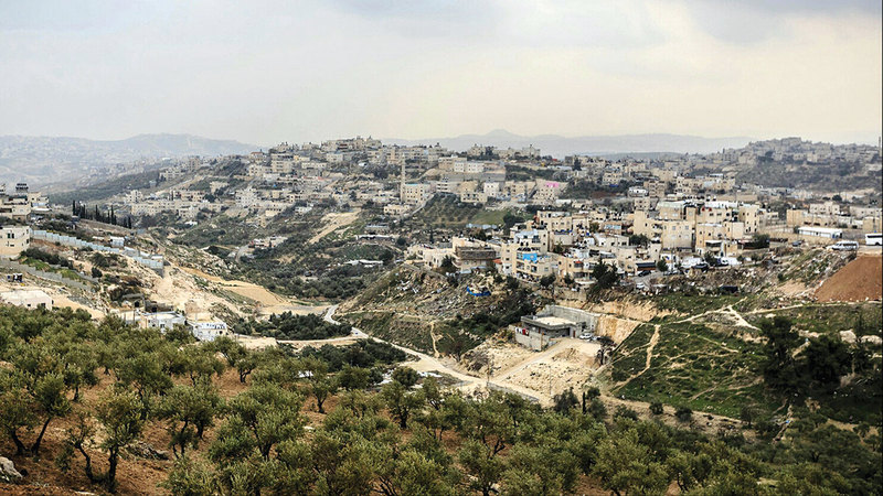 الحي الاستيطاني يعزل ٣٠ ألف مقدسي في جبل المكبر. الامارات اليوم