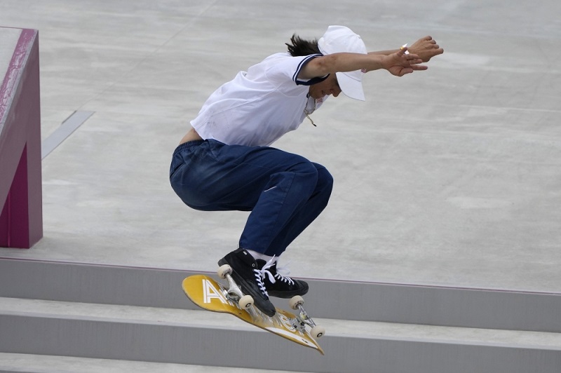 الكسيس سابلون من الولايات المتحدة تتنافس في نهائيات التزلج على اللوح للسيدات في دورة الألعاب الأولمبية الصيفية 2020 . الصور عن وكالات