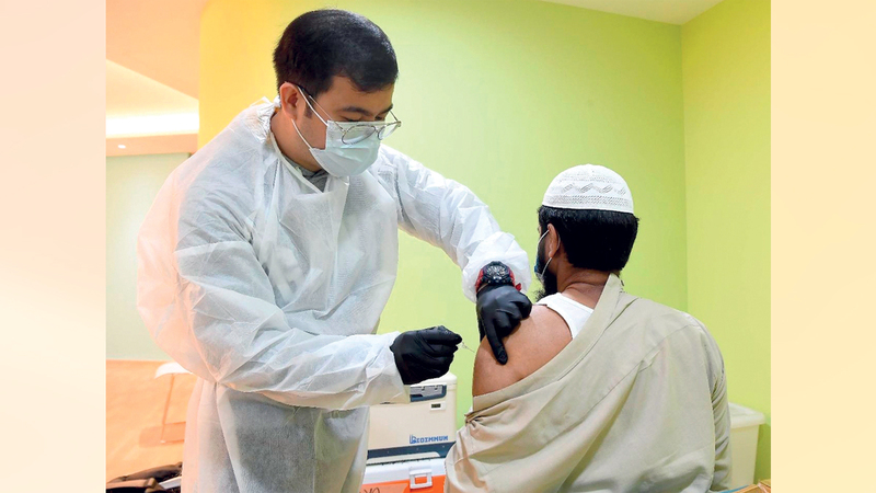 حملة التطعيم الوطنية شملت أغلبية المواطنين والمقيمين بالدولة.  أرشيفية