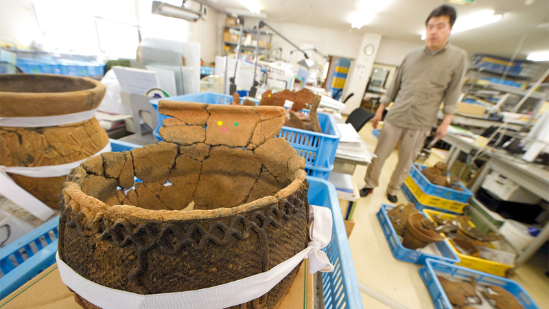 قطعة فخارية أعيد ترميمها.  إي.بي.إيه