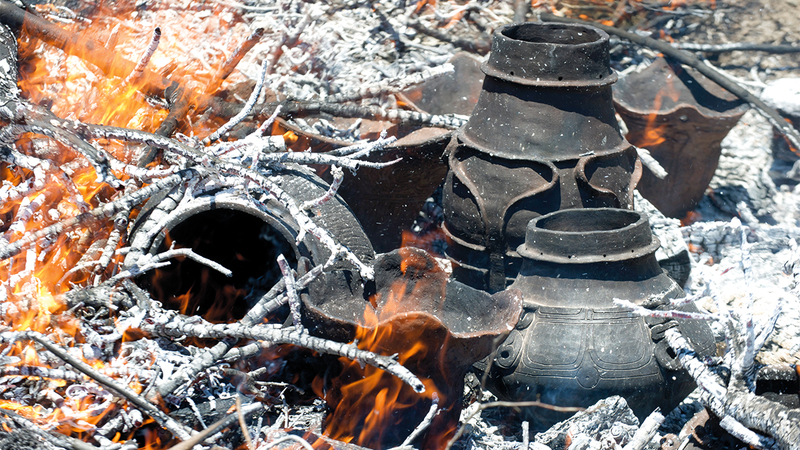 فخاريات يعود تاريخها إلى عهد حضارة جومون.	  إي.بي.إيه