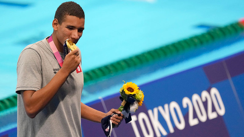 البطل الأولمبي التونسي أحمد الحفناوي.  من المصدر