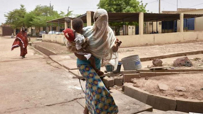 كثير من السجينات يقبعن في السجون مع أطفالهن.  أرشيفية