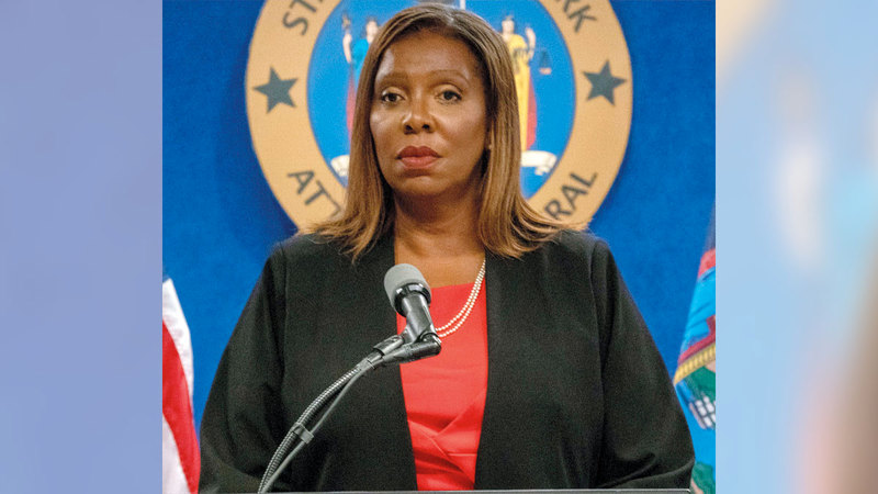 المدعي العام بنيويورك ليتيتيا جيمس تقدم نتائج تحقيقات مستقلة في الادعاءات بشأن كومو.  غيتي