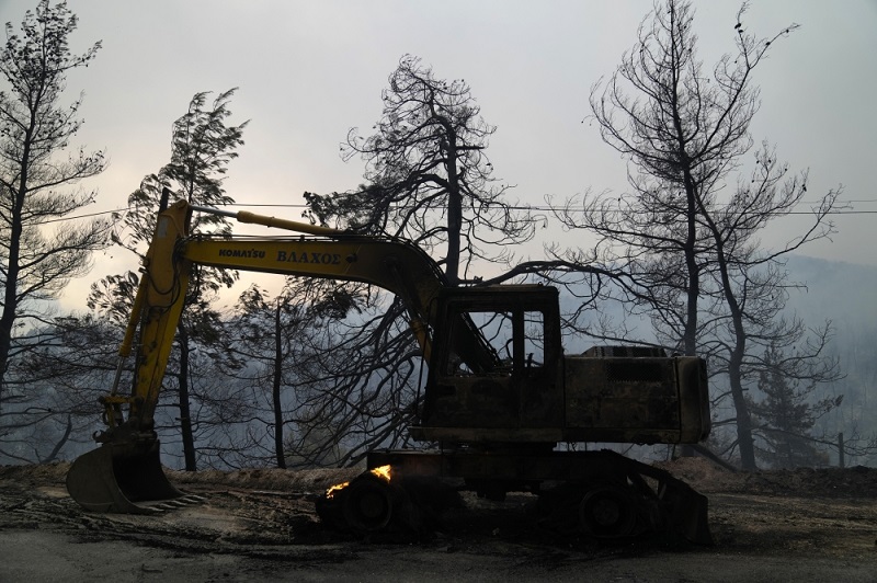 وبينما خففت الأمطار من حدة الحرائق في تركيا خلال عطلة نهاية الأسبوع، لا تزال اليونان تعاني في ظل درجات حرارة مرتفعة للغاية.