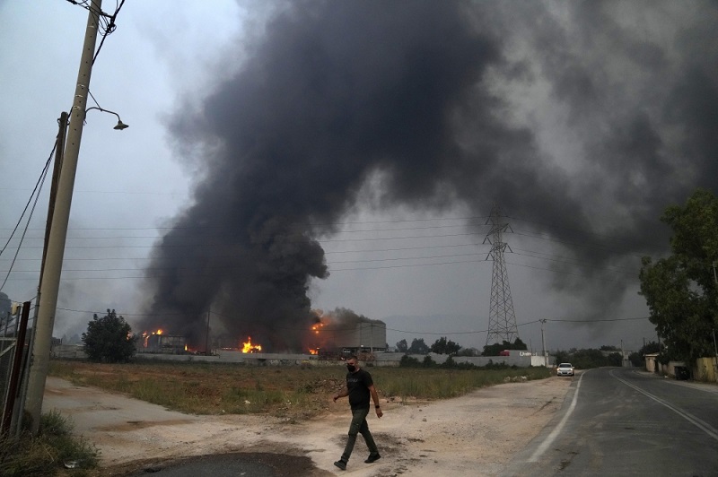 ولأن الوضع اعتبر الأسوأ منذ عقود، طلبت اليونان المساعدة عبر نظام الدعم الطارئ الأوروبي وتلقت تعزيزات من بلدان عدة.