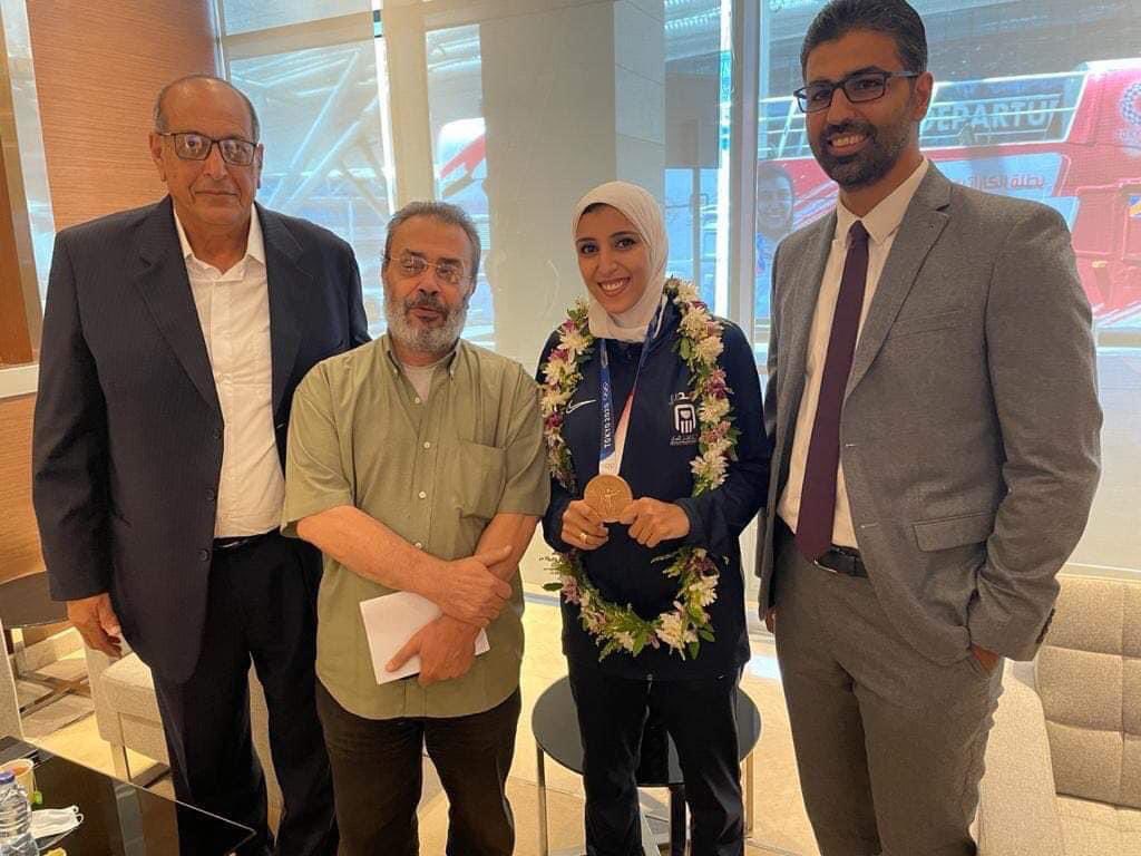 وفد النادي الأهلي المصري مع البطلة جيانا فاروق