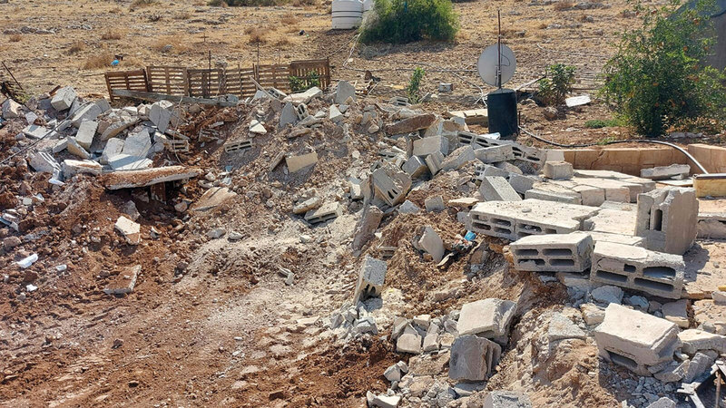 قوات الاحتلال هدمت 20 منشأة في «خربة إبزيق».   الإمارات اليوم