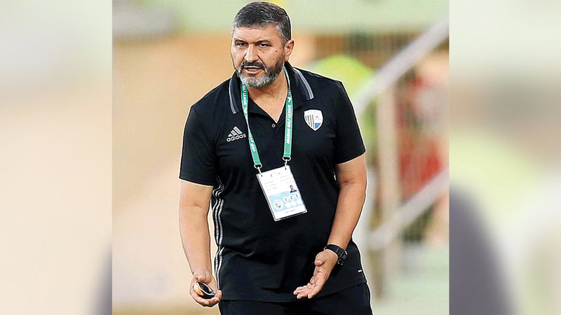 مدرب الظفرة محمد قويض.  تصوير: باتريك كاستيلو