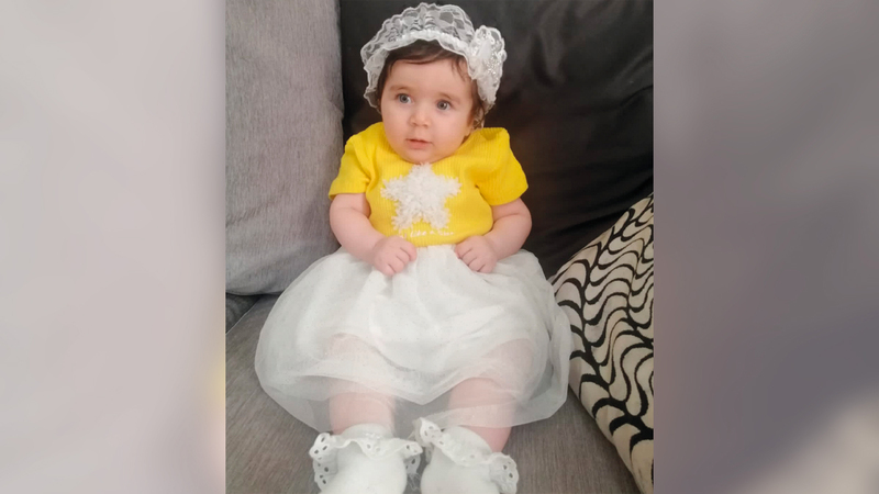 «منيرة» تتحسن تدريجياً بعد 5 أشهر من تلقي العلاج.   من المصدر