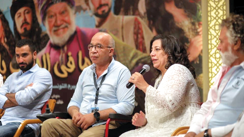 شريف دسوقي وعدد من فريق المسرحية خلال المؤتمر.  من المصدر