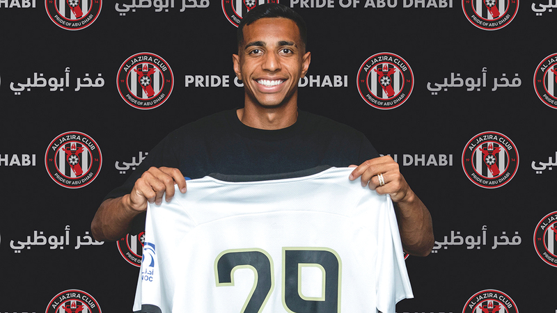 محترف الجزيرة البرازيلي جواو فيكترو سا.  من المصدر